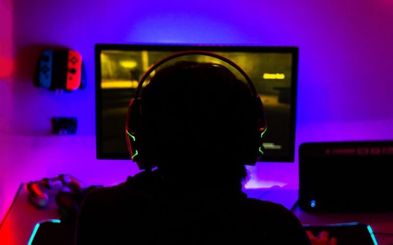 Read more about the article Can I Learn 3D Game Development Without Prior Programming Experience?