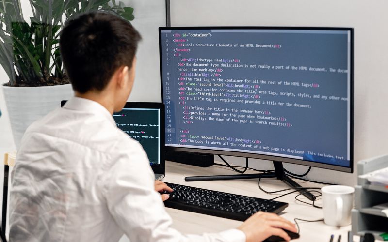 You are currently viewing How is a Full Stack Developer Different from a Front-End or Back-End Developer?