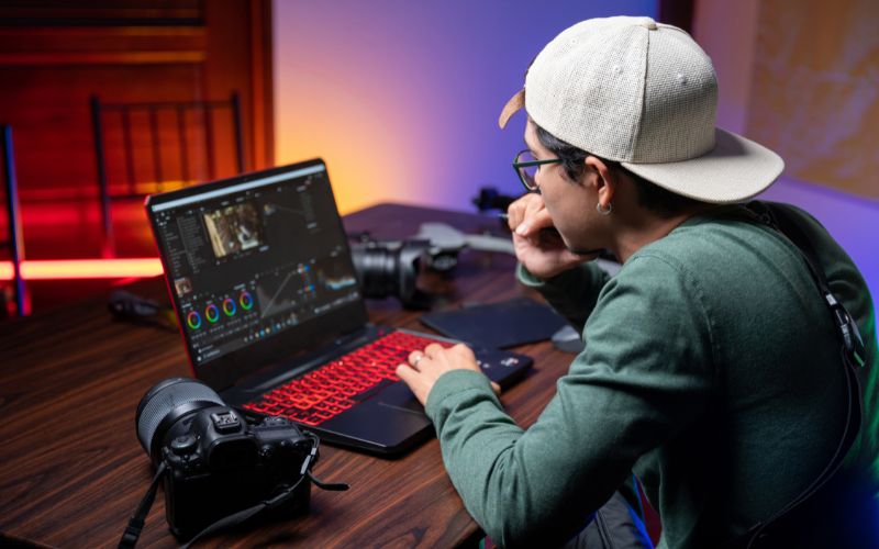 Read more about the article How to Start a Career in Social Media Video and Live Streaming